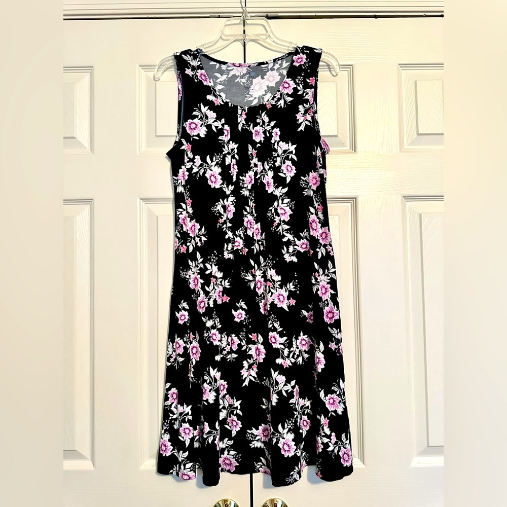 Croft and barrow flowered dress. Size PS, but a size M will fit comfortably.